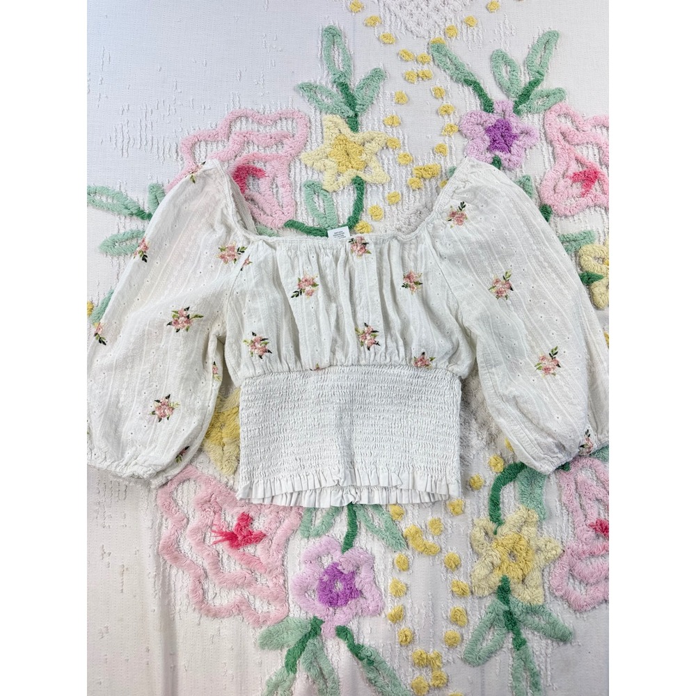 Kirious Los Angeles White Floral Embroidered Eyelet Smocked Peasant Top Medium